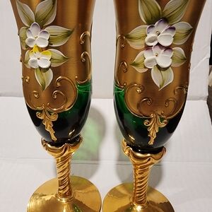 Elegant Gold and Green Floral Champagne Flutes